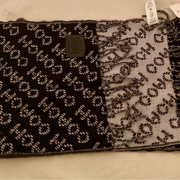 COACH MERINO WOOL SIGNATURE SCARF Rectangle Double Sided Convertible NWT - Picture 2 of 4